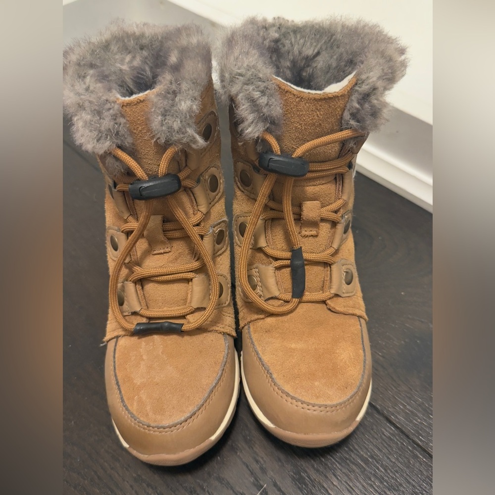 Sorel Tan Winter Boots with Fur Lining and Rugged Sole